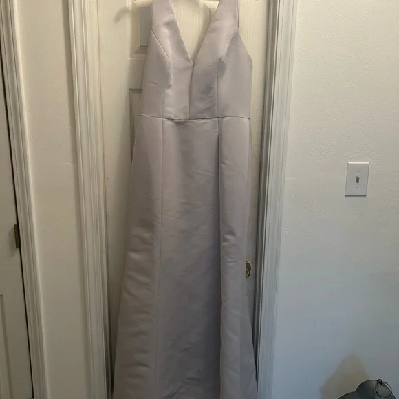 Brand new with tags Amsale Mackayla Platinum Bridesmaid dress - Picture 2 of 2